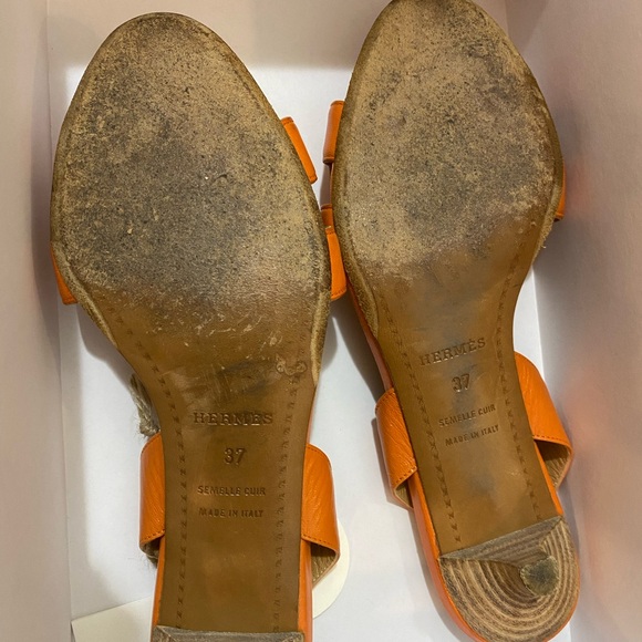 Sz 37 Hermes sandals short heels signs of wear on the bottom and some few scuffs - Picture 7 of 15